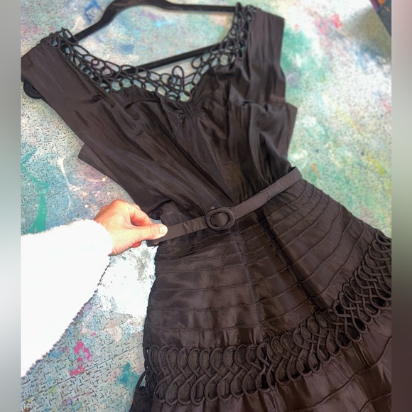 Classic 40s Black Dress - Picture 3 of 15